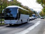 Viacero autobusov zablokovalo cestu pred Úradom vlády SR