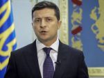 Zelenskyj sľúbil silnú odpoveď po streľbe na auto svojho poradcu