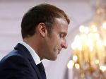 Našli zdravotníkov, ktorí zverejnili Macronov covidpas