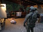 Policajti zadržali hlavu organizovanej skupiny prevádzačov