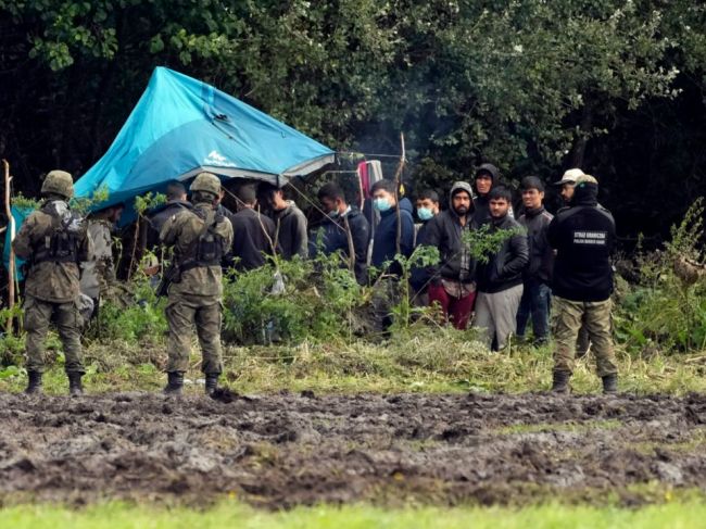 Poľsko tvrdí, že má dôkazy o účasti Bieloruska na presune migrantov k hraniciam