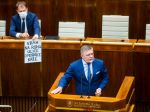 Matovič ukázal Ficovi plagát, podľa Kollára rokovací poriadok parlamentu neporušil