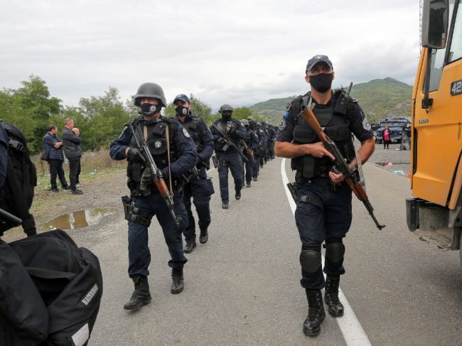 Srbské jednotky na hraniciach s Kosovom sú v pohotovosti, situácia je napätá