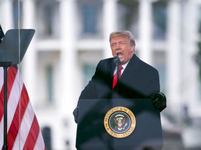Komisia vyšetrujúca útok na Kapitol predvolala Trumpových spolupracovníkov