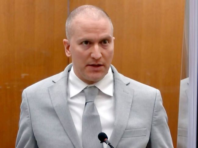 Expolicajt Chauvin sa odvolal voči rozsudku za vraždu Afroameričana Floyda