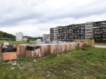 Na Luníku IX sa začína svojpomocná výstavba, najprv postavia komunitné centrum