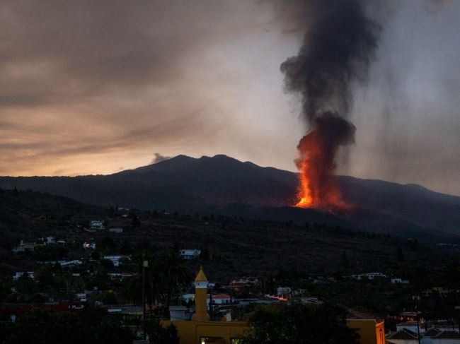 Na ostrove La Palma pre sopečnú činnosť uzavreli letisko