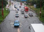 SHMÚ zvýšil výstrahy, v dvoch okresoch hrozia povodne