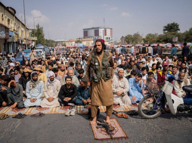 Taliban sa dočasne bude riadiť liberálnou ústavou, no upraví ju podľa seba