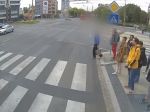 VIDEO: Polícia vyšetruje okolnosti zrážky vozidla MHD s chodcom