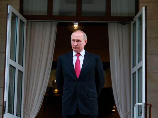 Putin sa nenakazil ani po kontakte s pozitívnymi. Prezradil, čo ho ochránilo
