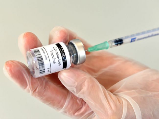 6 vedľajších účinkov, ktoré sa najčastejšie dostavujú po podaní tretej dávky vakcíny 