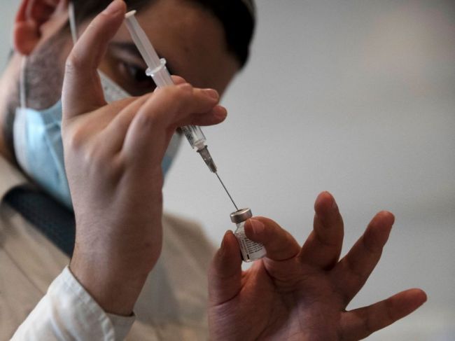 Údaje z Izraelu ukázali vedľajšie účinky po 3. dávke vakcíny proti COVID-19