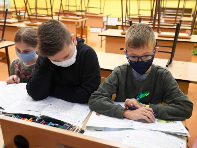 ÚVZ vydal novú vyhlášku k povinnosti prekrytia horných dýchacích ciest u žiakov