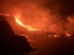 Na sopke La Cumbre Vieja vznikla nová trhlina, z ktorej vyteká láva