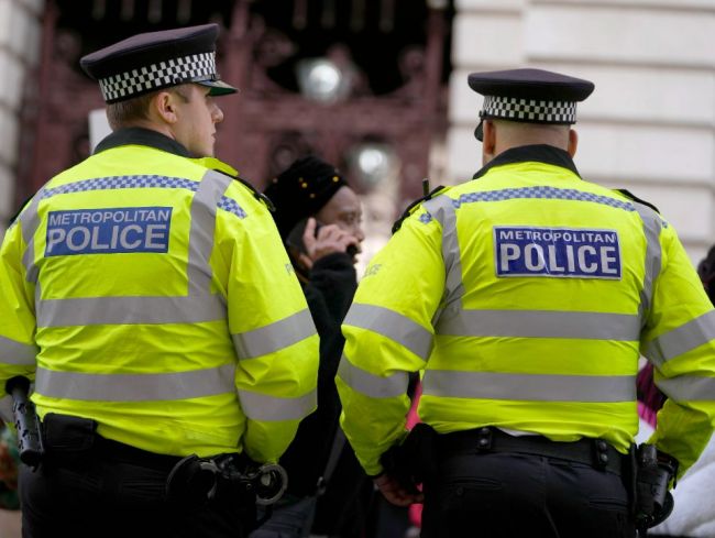 Britská polícia zatkla 39 aktivistov, ktorí blokovali križovatky