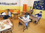 Povinnosť nosiť rúško sa od pondelka pre žiakov ZŠ či špeciálnych ZŠ ruší