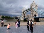 Británia od pondelka ruší covidsemafor