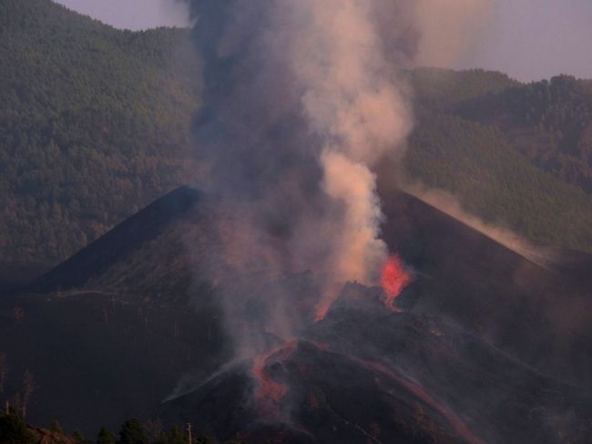 Na ostrove La Palma zaznamenali zemetrasenie, sopečná aktivita trvá
