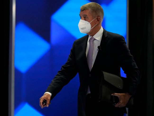 Politici spomínaní v Pandora Papers tvrdia, že neporušovali zákony