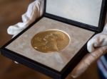 Nobelovu cenu za chémiu získali vedci za asymetrickú organokatalýzu