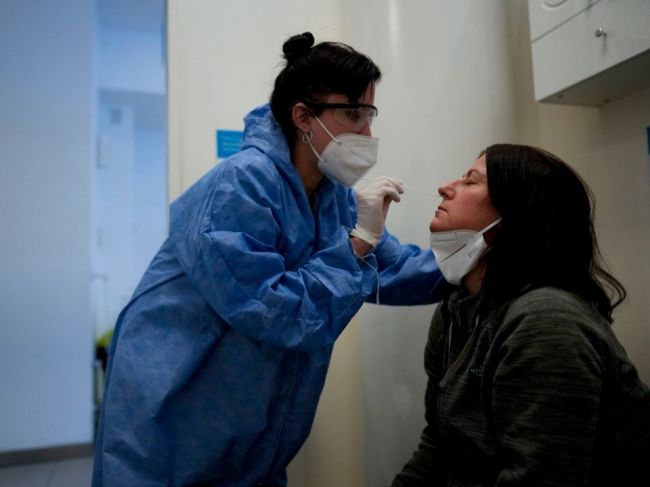 Pribudlo 8 obetí covidu, viacerí sa už môžu prihlásiť na očkovanie treťou dávkou