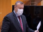 Krajniak chce pomôcť opatrovateľom, rezort práce na to vyčlení 60 miliónov