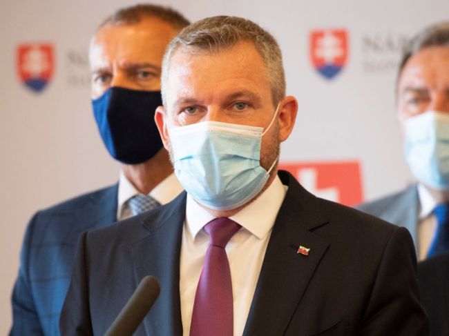 Pellegrini vyzval prezidentku na vrátenie novely zákona o štátnej službe