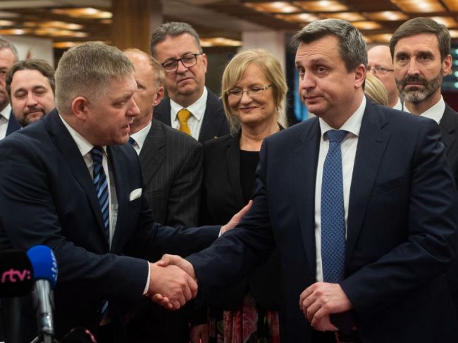 SNS podporuje protivládny protest organizovaný Smerom-SD