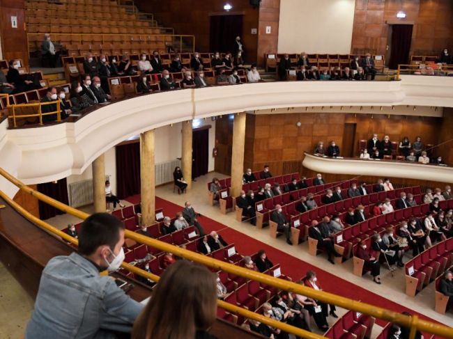 Kombinovanie rôznych režimov pre jedno hromadné podujatie už nebude možné