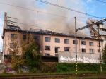 Hasiči naďalej zasahujú pri rozsiahlom požiari na Račianskej v Bratislave