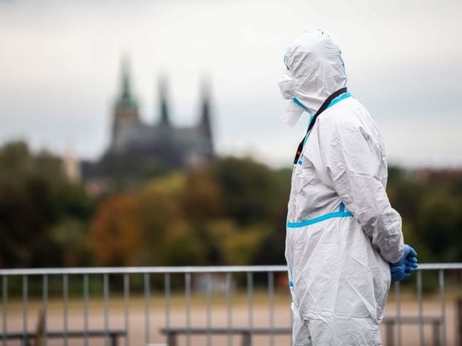 Počet obetí s covidom prekročil v Česku hranicu 30.500