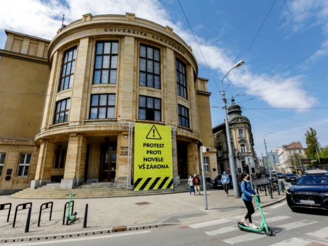 Novela ministerstva školstva ohrozuje budúcnosť vysokého školstva, tvrdí UK