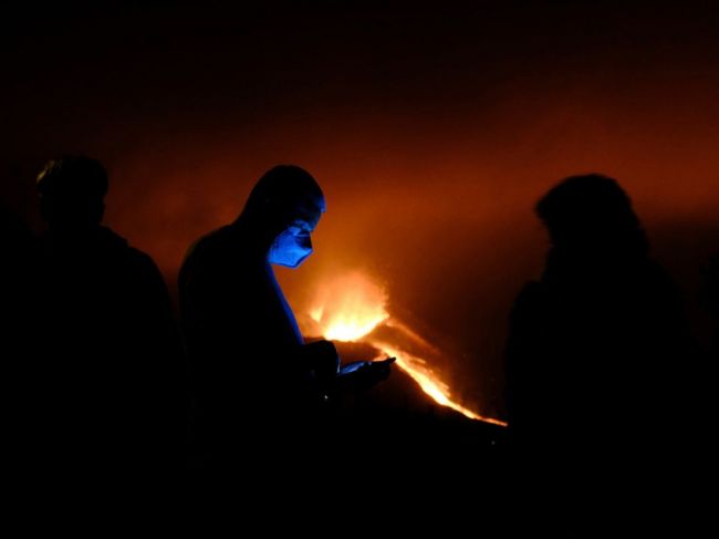 Na ostrove La Palma pre výbuch sopky opäť evakuovali stovky ľudí