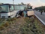 Vážna nehoda dvoch áut a autobusu: Zasahovali všetky záchranné zložky