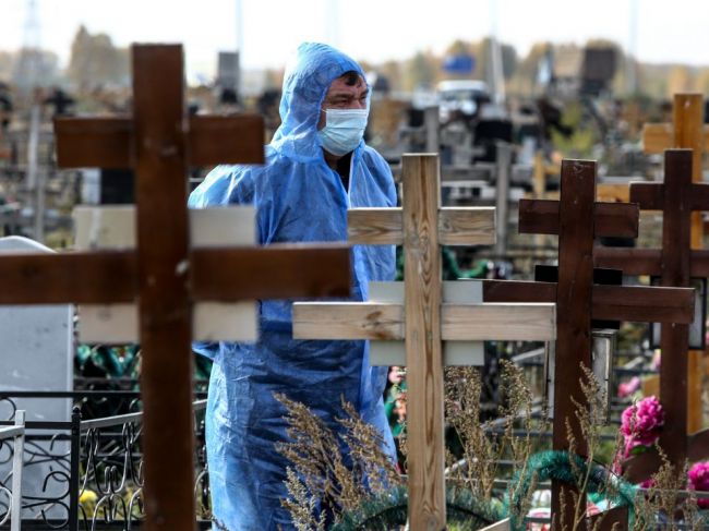 Rusko po prvý raz od vypuknutia pandémie hlási vyše 1000 obetí covidu