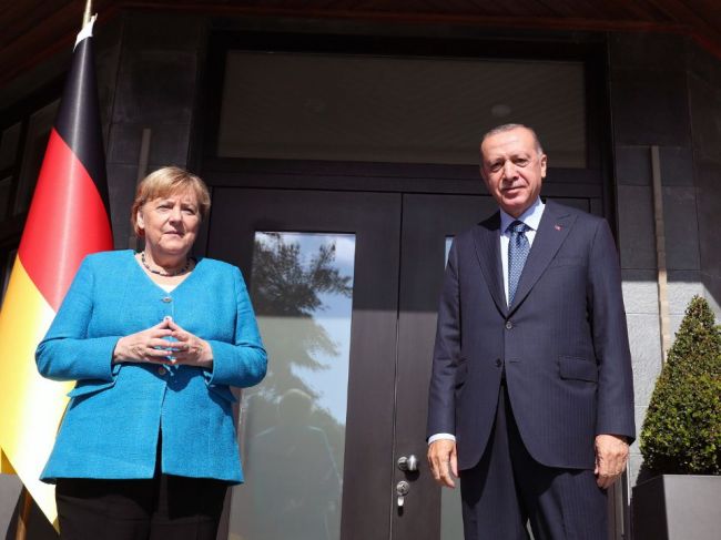 Merkelová na svojej poslednej návšteve Turecka prisľúbila kontinuitu vo vzťahoch