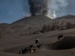 Na ostrove La Palma pre sopečný popol zrušili lety až do nedele