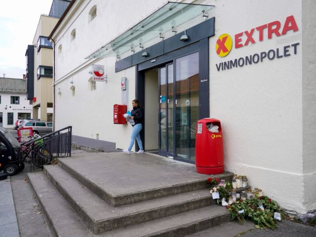 Útočník z Konsbergu zabíjal ostrým predmetom, nie lukom