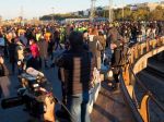 Taliani v prístavoch protestovali proti covidpasom aj napriek zásahu polície
