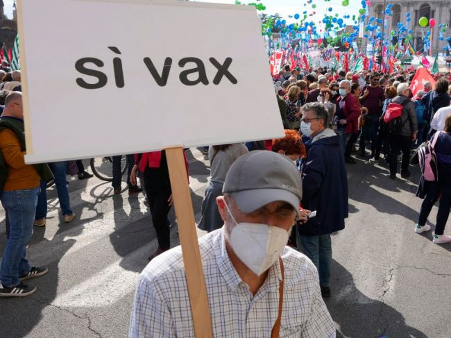 Demonštranti v talianskom Terste pokračujú v protestoch proti covidpasom