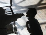 Počet nových prípadov nákazy koronavírusom vo svete klesá, hlási WHO. Výnimkou je Európa