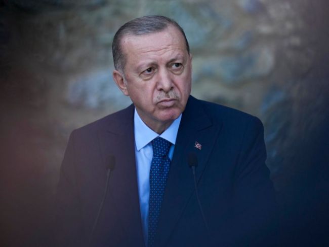 Erdogan sa vyhrážal vyhostením veľvyslancov, ktorí vyzvali na prepustenie Kavalu