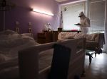 Počet prípadov koronavírusu rastie, stúpa aj počet hospitalizovaných
