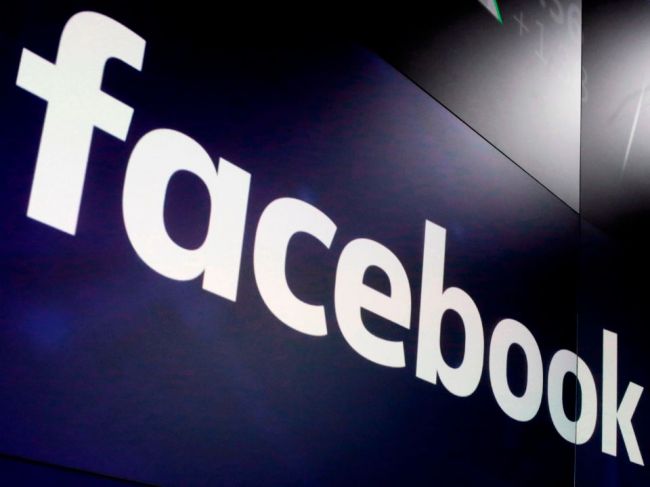Facebook bude francúzskym denníkom platiť za zdieľaný obsah