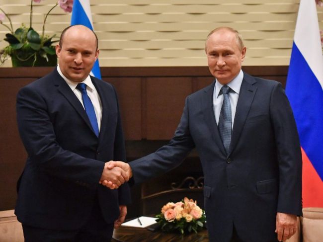 Izraelský premiér Bennett sa po prvý raz stretol s Putinom