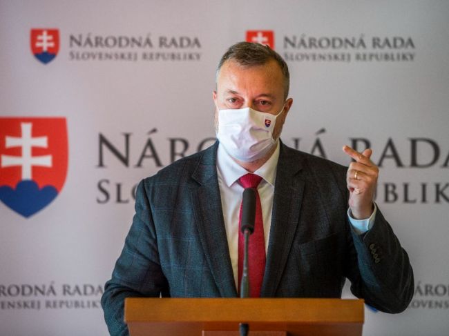 NKÚ považuje kontrolu MPSVR za neúčinnú, Krajniak by prijal viac kontrolórov
