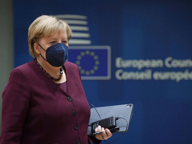 Angela Merkelová zožala na svojom poslednom summite EÚ standing ovation