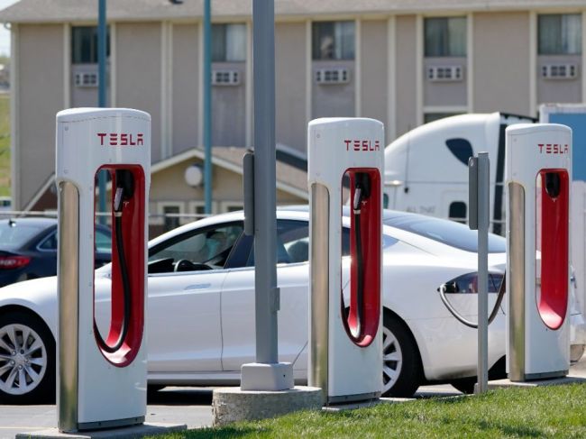 Tesla zvyšuje ceny svojich vozidiel