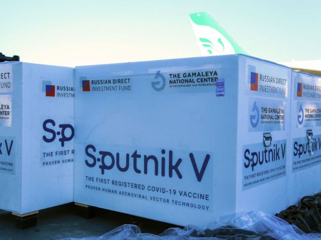 Česko neuzná vakcínu Sputnik V ani u ruských turistov, čaká na schválenie EMA